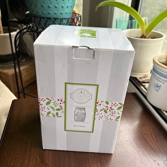 Scentsy Warmer Full Size Replacement top piece & box Let it Snow no base - Picture 1 of 10
